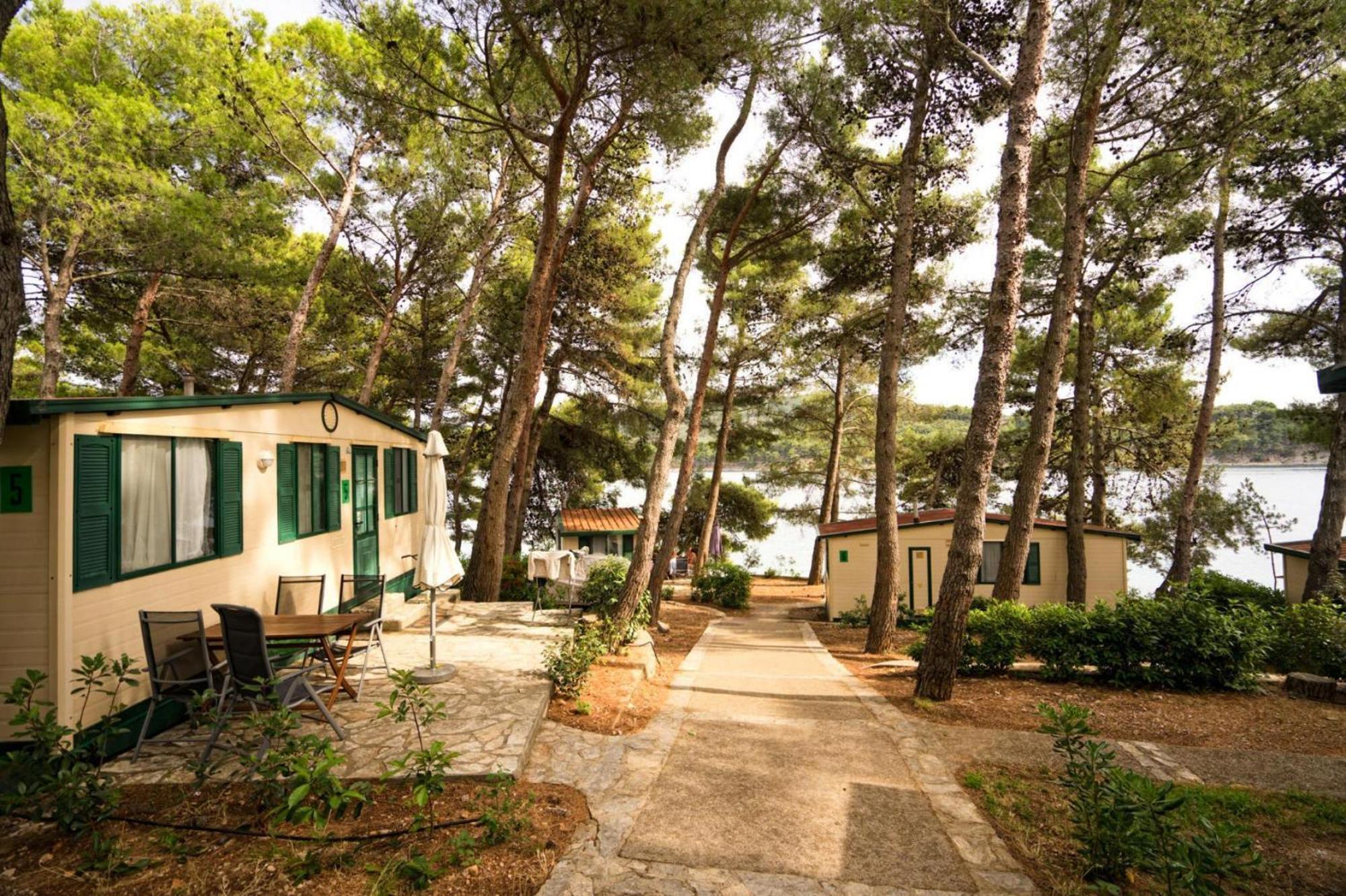 Mobile Homes In Camp Kovacine, Cres, With Long Pebble Beach Экстерьер фото